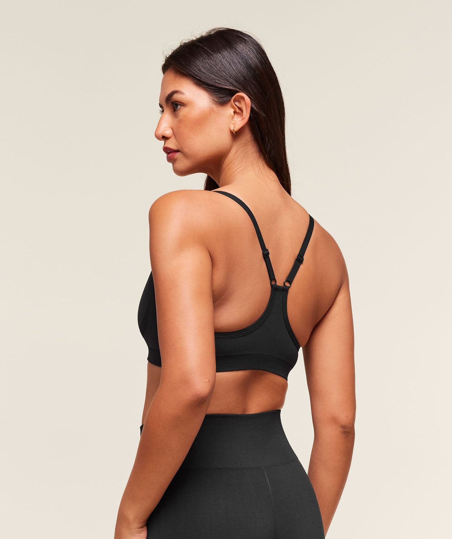 Everyday Seamless Racerback Sports Bra - Black